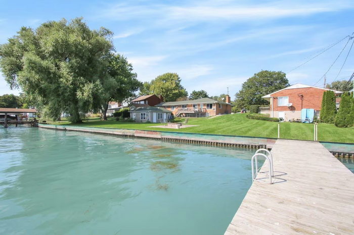 Lakeview Motel (OYO Hotel Lakeview) - Real Estate Photos (newer photo)